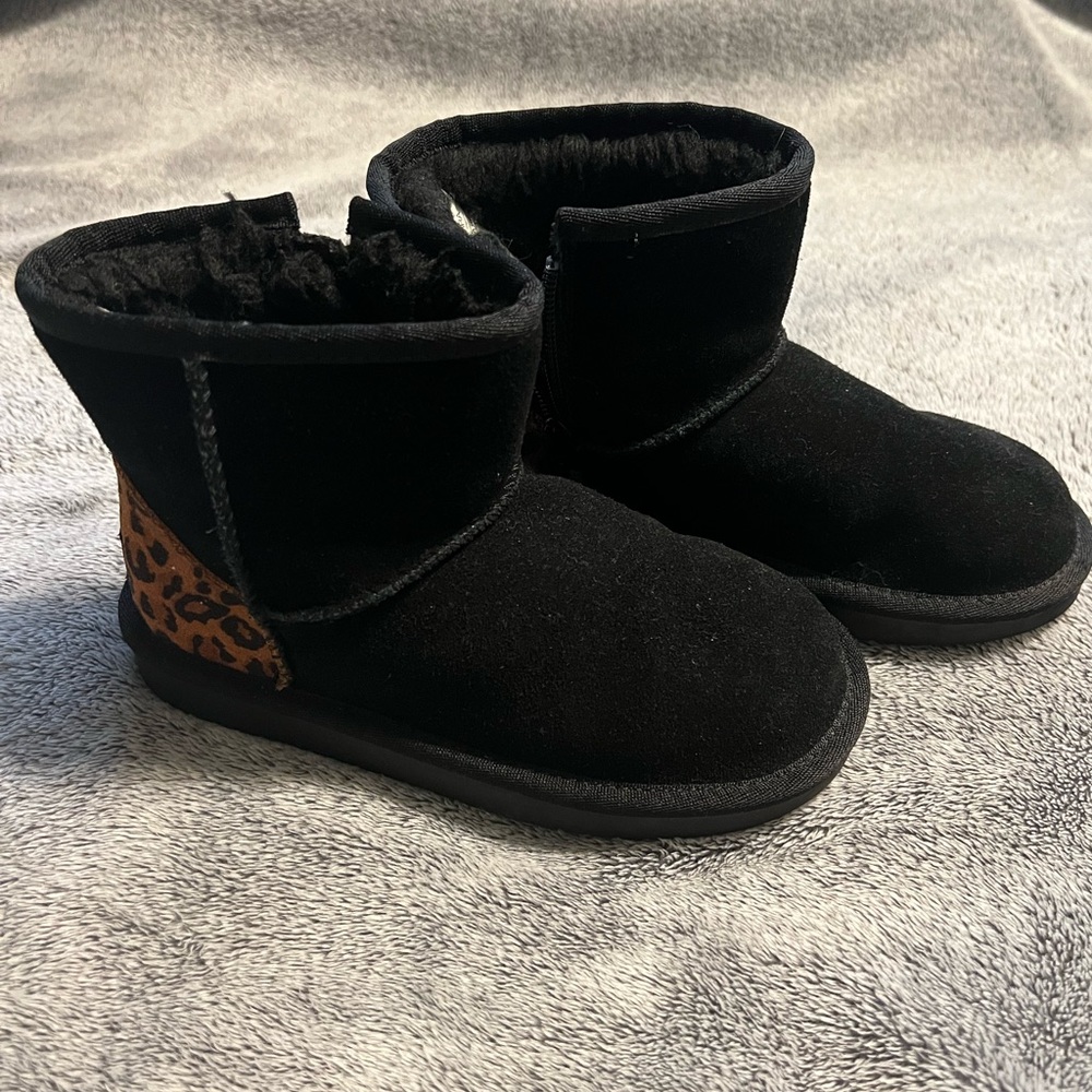 Girls koolaburra by UGG boots